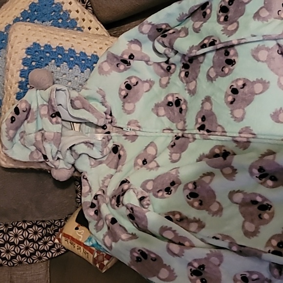 A PJ onesie (kids) - Picture 2 of 6